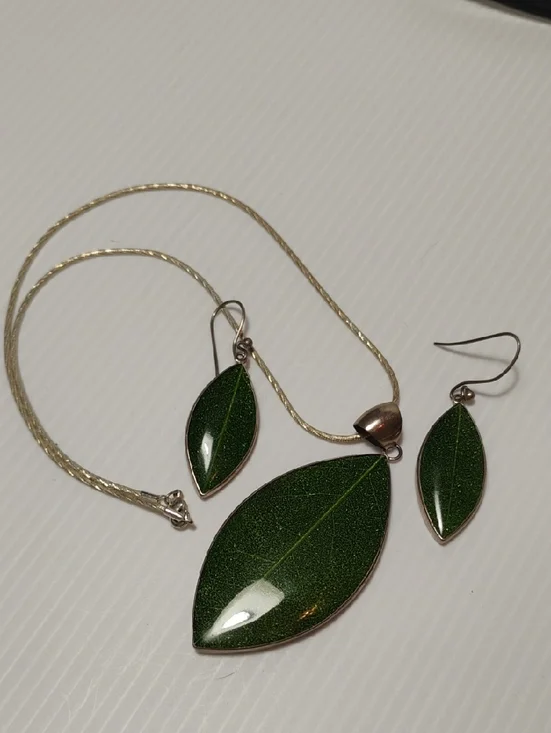 925 Sterling Silver Leaf Pendant On Chain W/Matching 925 Sterling Earrings - Picture 2 of 9